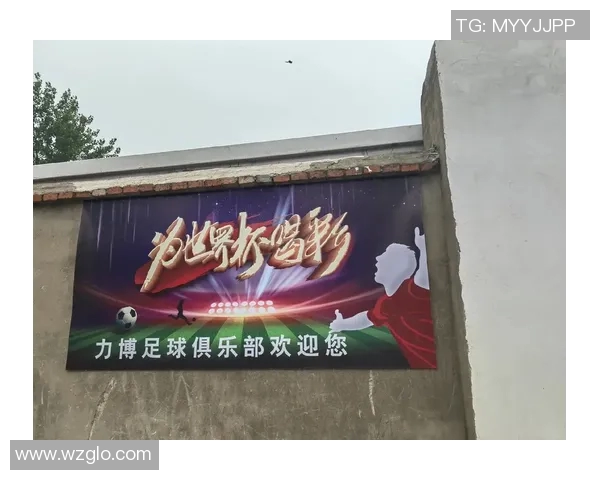 拿花的足球明星在绿茵场上绽放光彩与激情的完美结合